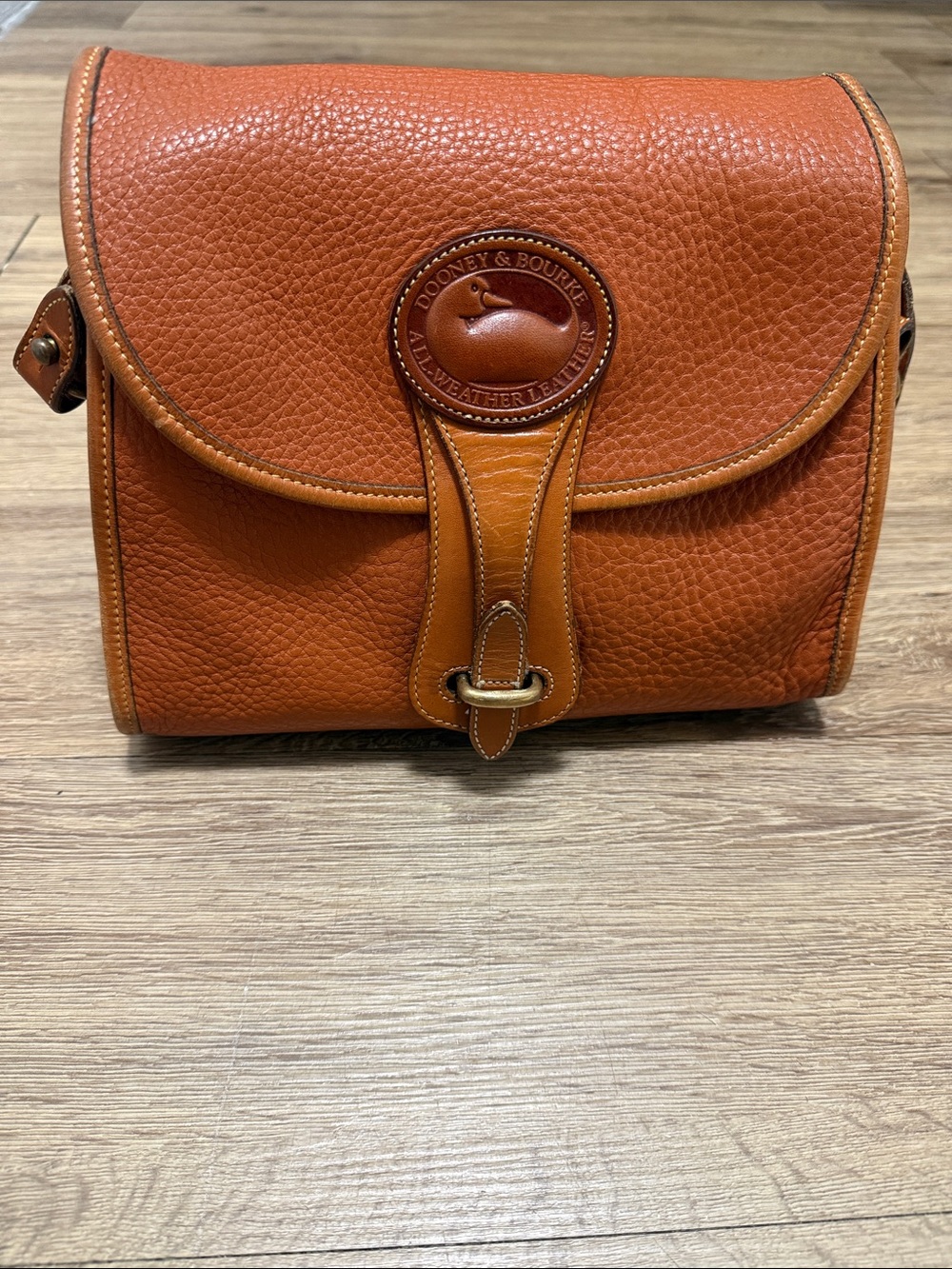 Vintage 1983’ Dooney & Bourke Essex shoulder bag (rare to find)